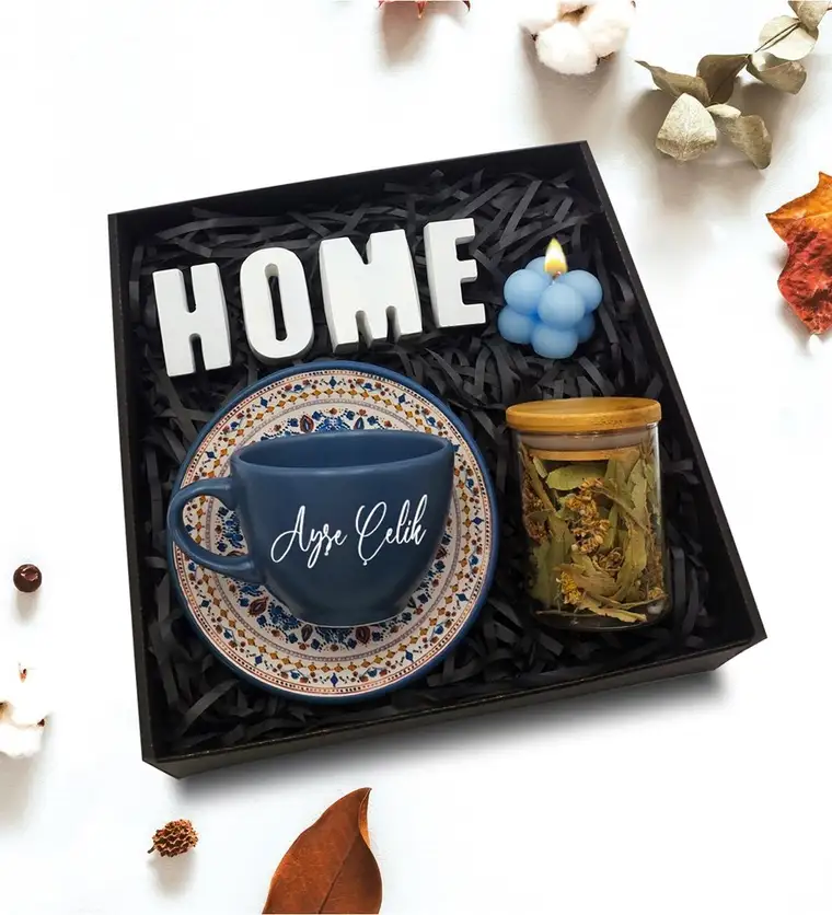 Kişiye Özel Mavi Fincan & Home Biblo & Bambu Kapaklı Kavanozda Ihlamur & Bubble Mum Hediye Seti - Yalova çiçek siparişi