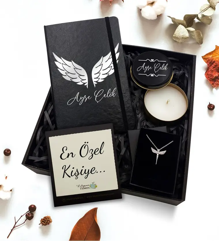Kişiye Özel Siyah Defter & Gold Detaylı Siyah Mum & Gümüş Kaplama Melek Kolye Hediye Seti - Kayseri çiçek siparişi