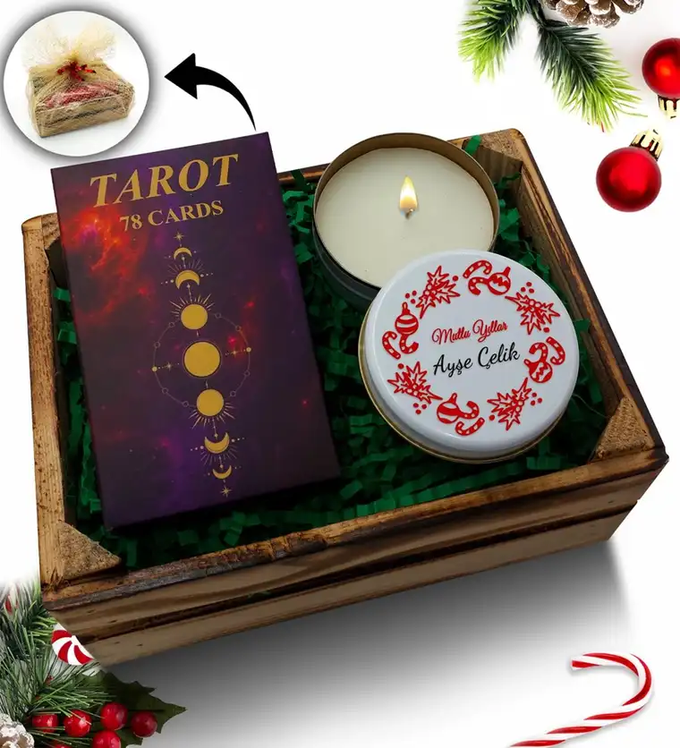 Mini Kasa İçerisinde Kişiye Özel Beyaz Metal Kutulu Mum & Tarot Kartları Hediye Seti - Giresun çiçek siparişi