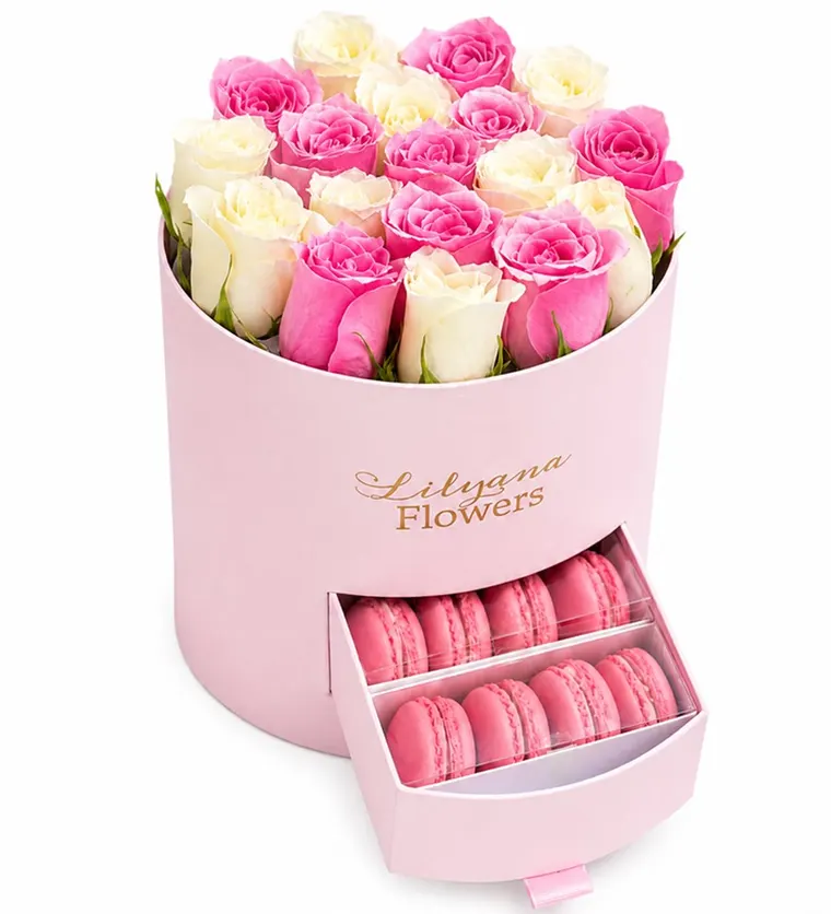 Yuvarlak Büyük Pembe Kutuda Macaronlu Pembe Beyaz Gül - Bursa çiçek siparişi
